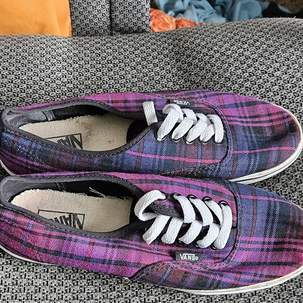 Vans Men Size 6 & Women Size 7.5